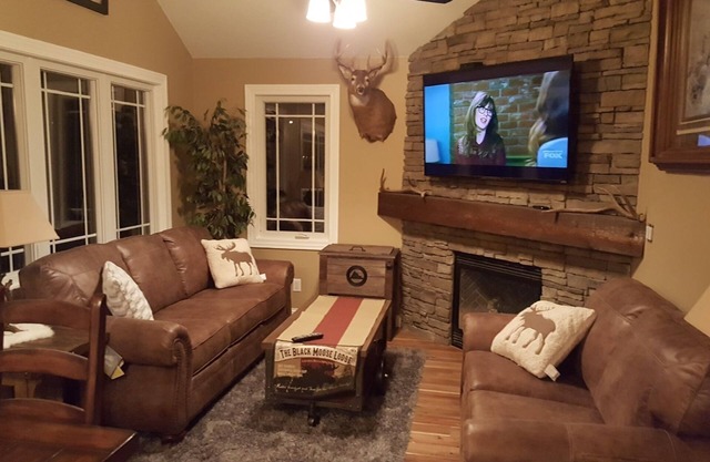 Newly remodeled, Located in Galena Territories. Small dogs OK under 25 LBS