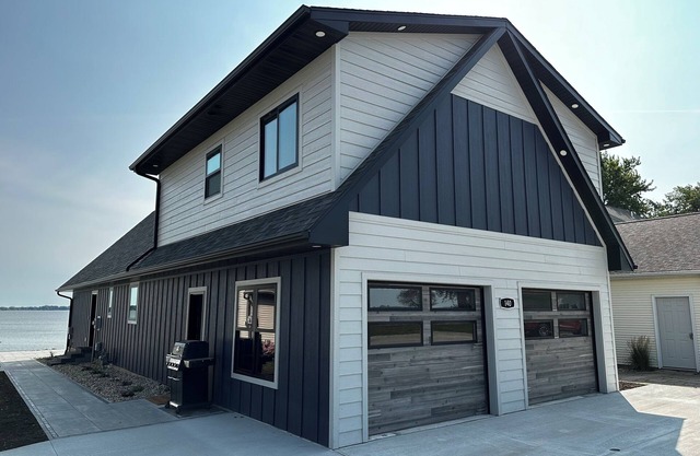 ~ NEWLY REMODELED~ Spacious 4-bedroom house with WiFi on beautiful Storm Lake