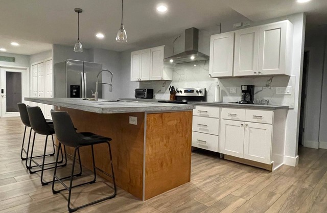 Newly Remodeled 3bd/3bh | 10 mins to the Beach