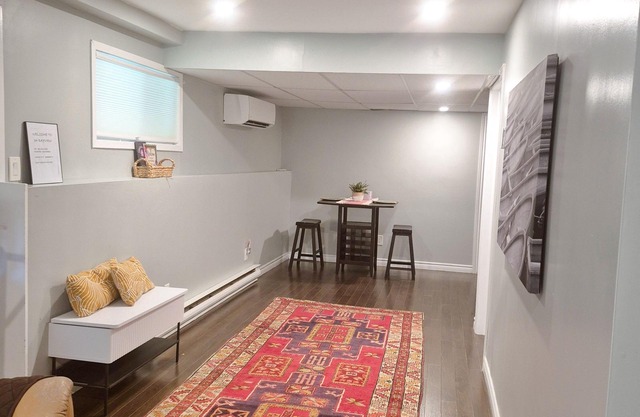 Newly Renovated Basement Travellers Suiten