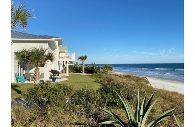 Newly renovated home directly on the beach! 25% discount Aug 25-31 & Sep 14-18!