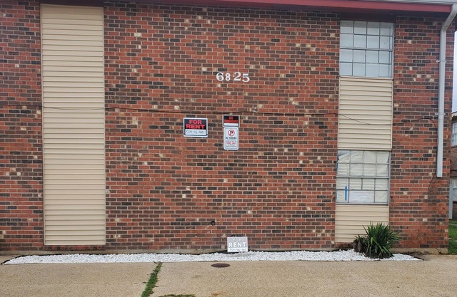 Newly Renovated 2-Bedroom 1½ Bathroom Townhome in New Orleans with WiFi and AC.