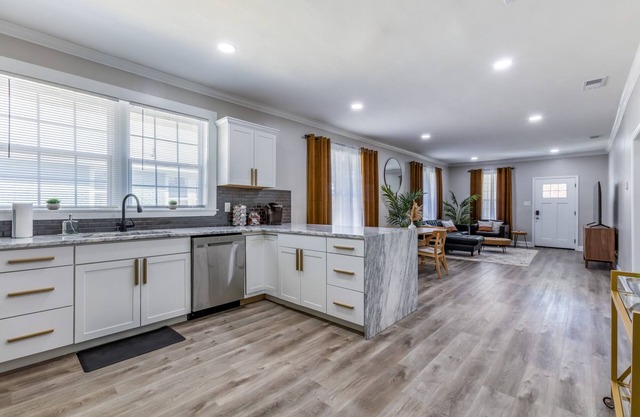 Newly Renovated- 3 miles to Beale St./Fully Fenced in Private Parking.