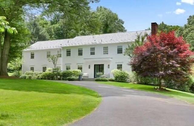 Newly renovated 6BR, Pool, Spa, ScreenPorch, 2 private acres, Heart of Westport.