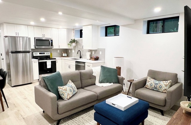 Newly Renovated, AC, Walkable, Central Downtown Bothell