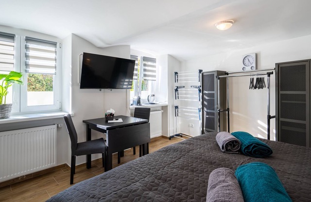 Newly renovated apartment with kitchen, washing machine, Nespresso, WiFi and Netflix
