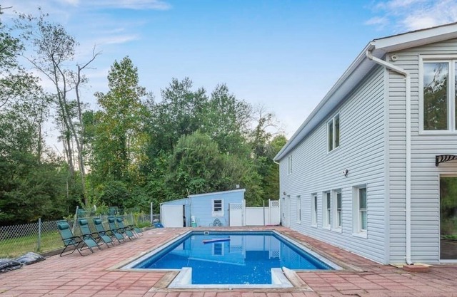 Newly Renovated Beautiful Cozy Home with Pool