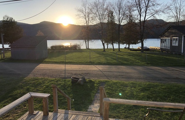 Newly renovated Cabin with Private water access.