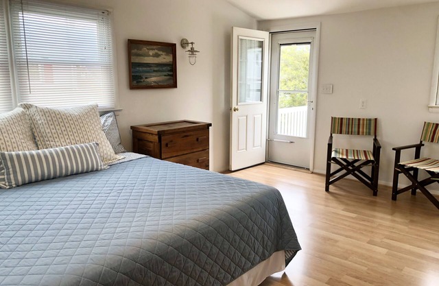 Newly renovated Cape Cod 4BR 2 Baths in LBI close to restaurants, and beach