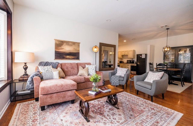 Newly renovated Carriage House, on lovely property near Intercourse, PA