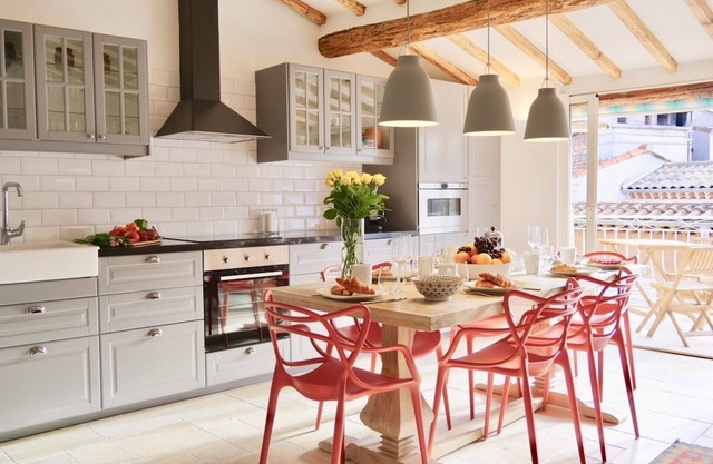 NEWLY RENOVATED Charming apartment with outdoor terrace in old town of Antibes