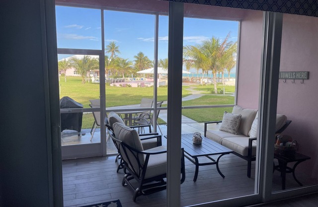 Newly renovated condo with golf cart included, in Bahama Bch Club, Treasure Cay