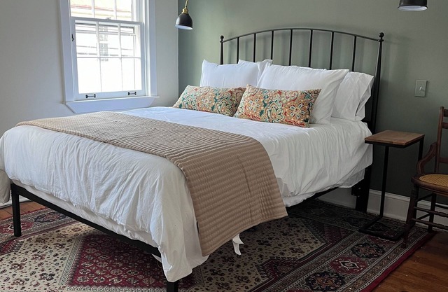 Newly Renovated Downtown Annapolis Charm - Game Room, Patio