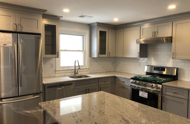 Newly renovated duplex! Beach block, North End Surf City, upper unit