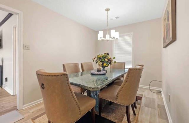 Newly Renovated "Home Away From Home" nA spacious, modernized 4-bedroom home.