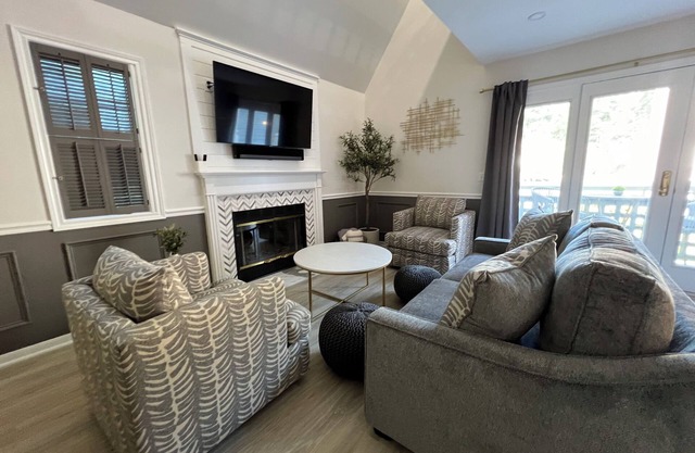 Newly Renovated Loft Villa at Norwich Spa, minutes to Mohegan Sun