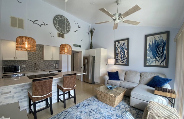 Newly Renovated Luxury Villa Overlooking Lake and Golf Course