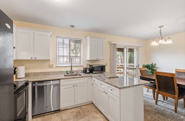 *Newly* Renovated Modern Townhouse Harris-Hershey