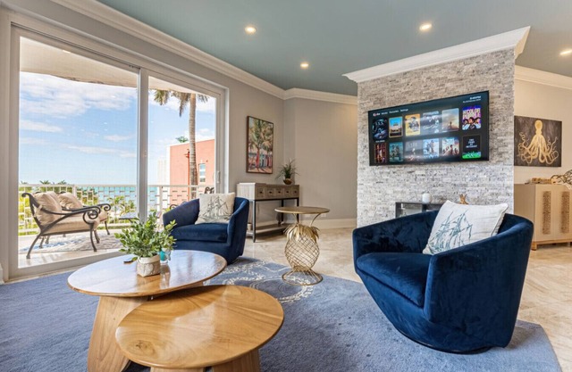 Newly Renovated Modern 2BR - Next to Baha Mar