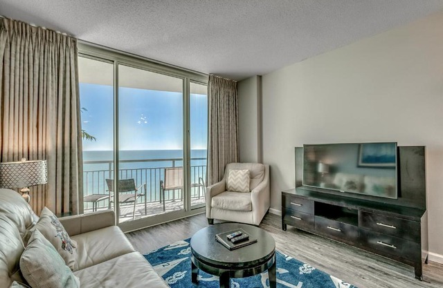 Newly Renovated Ocean Front Condo, Modern Decor, Central MB, 20th floor