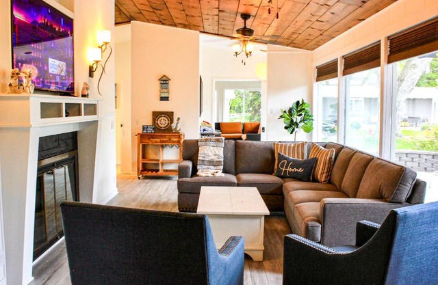 Newly Renovated! Old Homestead Beach Home