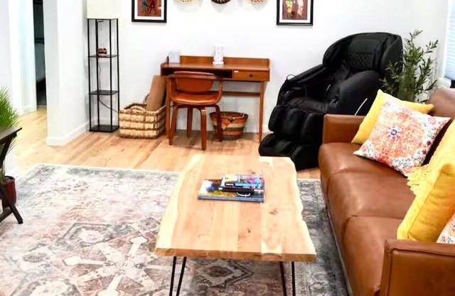 Newly Renovated Retreat. U of Denver. Walking Path