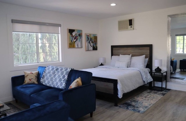 Newly Renovated, Spacious Studio Guesthouse