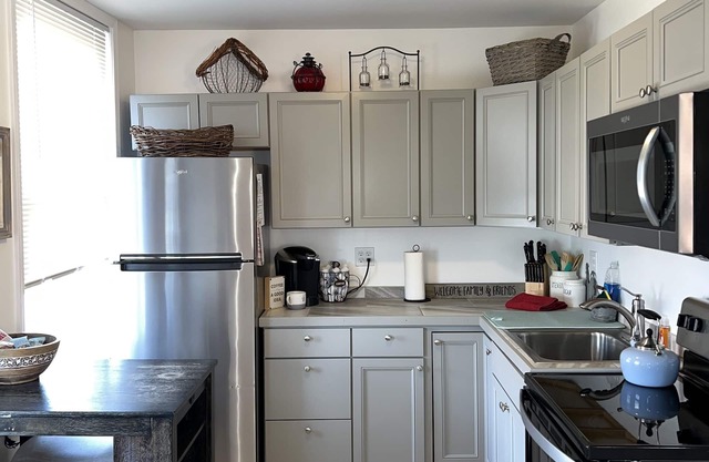 Newly renovated spacious apartment overlooking Greene NY