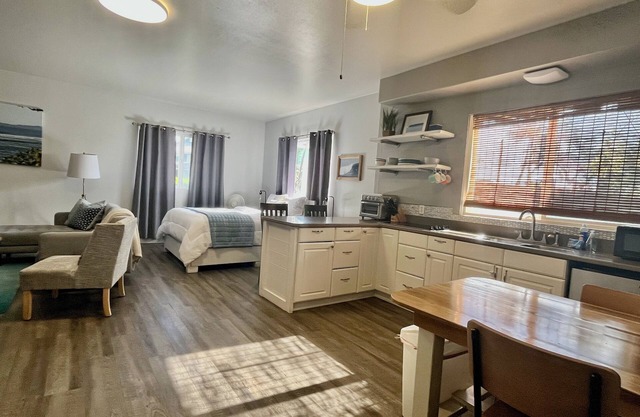 Newly Renovated Studio Apt, close to Hukilau Beach, with AC & WIFI, 30-day
