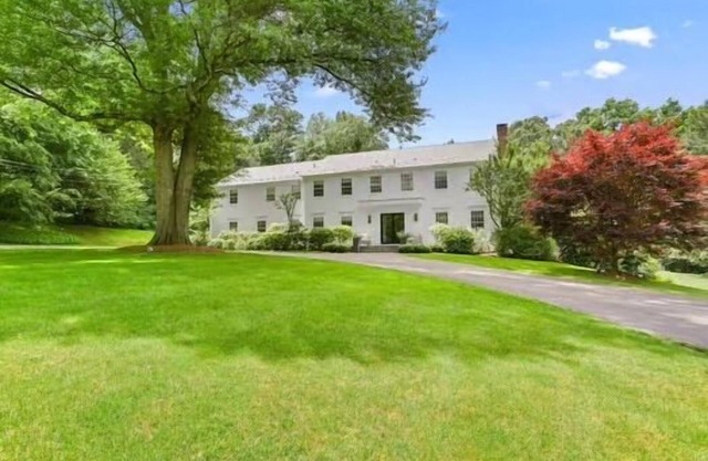 Newly renovated summer home in Westport CT private pool & spa, near beach & town