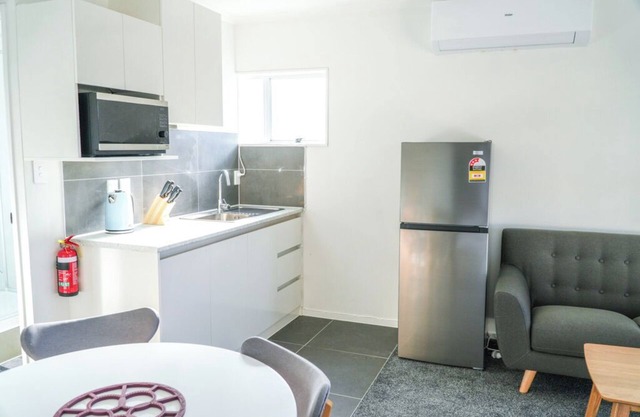 Newly renovated two-bedroom unit in Central Taupō - Pet-Friendly & Free Parking