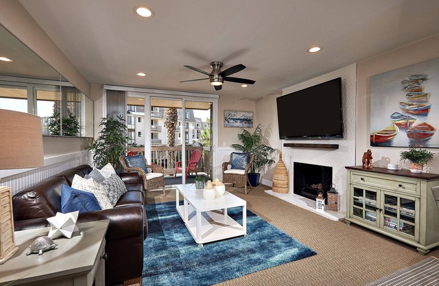 Newly Renovated, Walk to the Beach, Direct ocean view from Master and the Deck