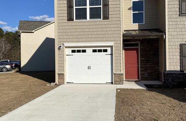 Newly Townhome, 15 mins to Camp Lejeune