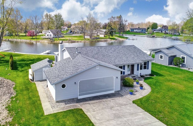 Newly updated 2023 home on Dallas Lake
