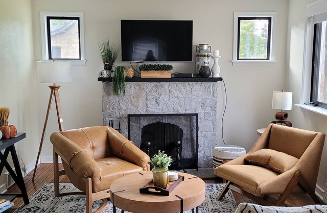Newly updated cozy home, 3 blocks from town center