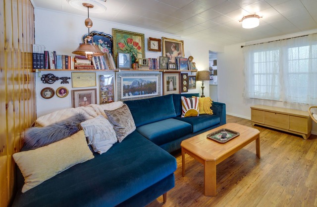 Newport Cabin on Diamond Lake w/Private Boat Dock