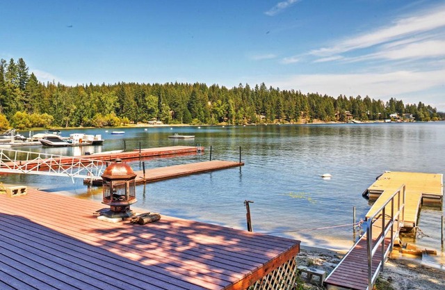 Newport Cabin with Lakefront Private Porch and Grill!