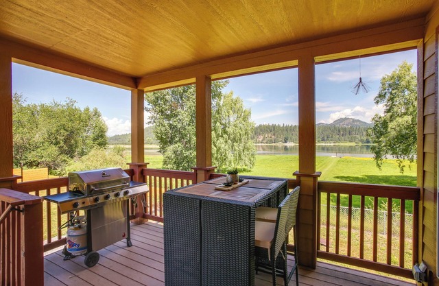 Newport Riverfront Home w/Deck + Fire Pit!