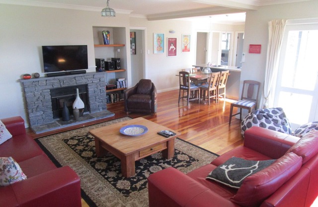 NewYorkNewYork: Fast Fibre, Sky&Smart TV, all Linen and Cleaning Fee included.