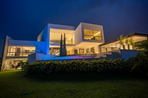 Next Level Luxury Pereira House Pool and Cinema with a Built Area of 850 m2 on a 3600 m2 Lot
