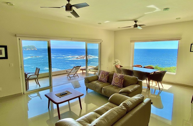 Next to Arrocito beach! Oceanfront condo for 6, Two Pools, 24hr Security, Wi-Fi