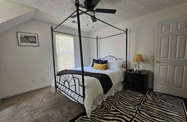 NFL House – 1Train Ride Away-7Min to Train Station, 8-Guests, 4-BRDs, Game Room