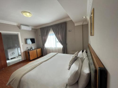 Ngwenya Hotel & Conference Centre