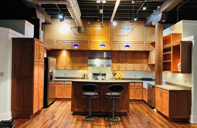 nHistoric loft in Springfield, OH. Close to coffee, bars, and restaurants.
