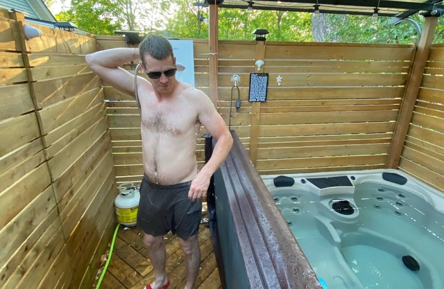Niagara Chalet with Hot Tub - Steps to the Falls