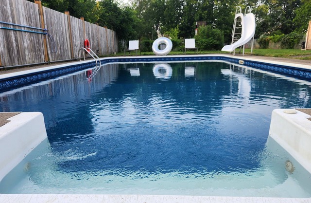 Niagara Farmhouse Cottage with Attic & heated Pool
