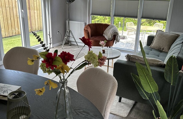 Nice and new cozy furnished chalet for 4 people, 800 meters from the beach.