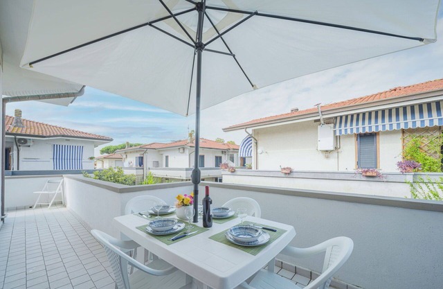 Nice apartment for 4 guests with A/C, WIFI, TV, patio, pets allowed and parking
