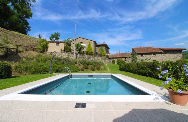 Nice apartment for 4 guests with WIFI, private pool, TV and pets allowed