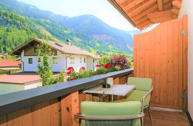 Nice apartment for 6 guests with WIFI, TV, balcony and parking